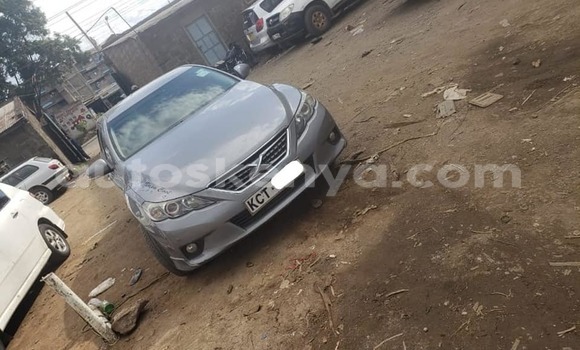 Oofamaa Toyota Mark X Blue Makiinaa iti Nairobi keessatti Nairobi keessatti