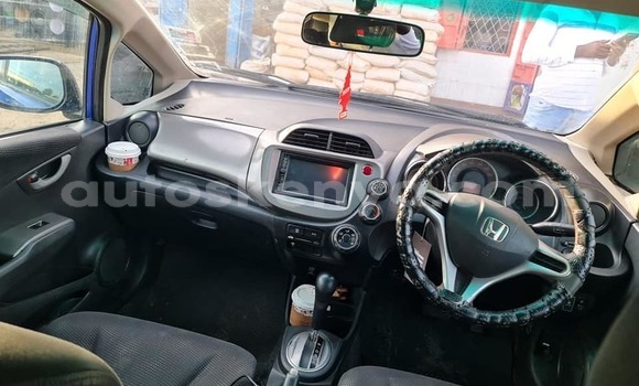 Nunua Ilio tumika Honda Fit Bluu Gari ndani ya Nairobi nchini Nairobi Nunua Ilio tumika Honda Fit Bluu Gari ndani ya Nairobi nchini Nairobi