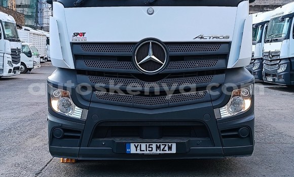 Imported Mercedes‒Benz Truck White Netiree iti Nairobi keessatti Nairobi keessatti