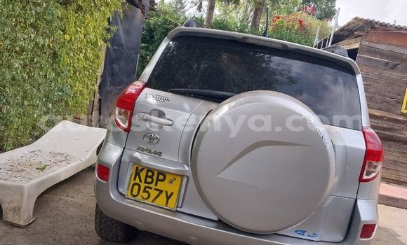 Oofamaa Toyota RAV4 Silver Makiinaa iti Nairobi keessatti Nairobi keessatti Oofamaa Toyota RAV4 Silver Makiinaa iti Nairobi keessatti Nairobi keessatti