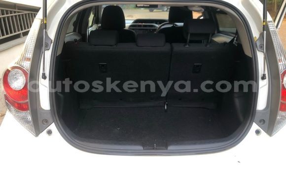 Oofamaa Toyota Aqua Silver Makiinaa iti Nairobi keessatti Nairobi keessatti Oofamaa Toyota Aqua Silver Makiinaa iti Nairobi keessatti Nairobi keessatti