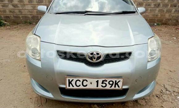 Oofamaa Toyota Auris Silver Makiinaa iti Nairobi keessatti Nairobi keessatti