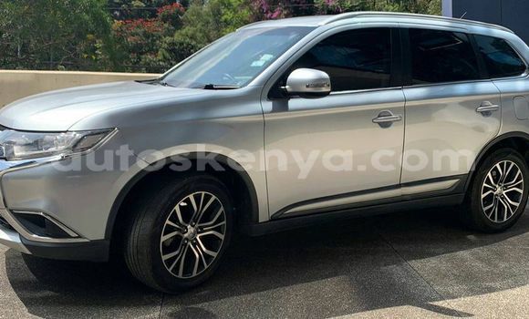 Oofamaa Mitsubishi Outlander Silver Makiinaa iti Nairobi keessatti Nairobi keessatti Oofamaa Mitsubishi Outlander Silver Makiinaa iti Nairobi keessatti Nairobi keessatti