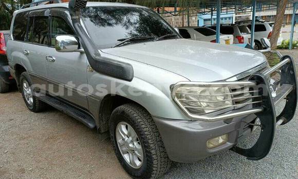 Nunua Ilio tumika Toyota Land Cruiser Fedha Gari ndani ya Nairobi nchini Nairobi Nunua Ilio tumika Toyota Land Cruiser Fedha Gari ndani ya Nairobi nchini Nairobi