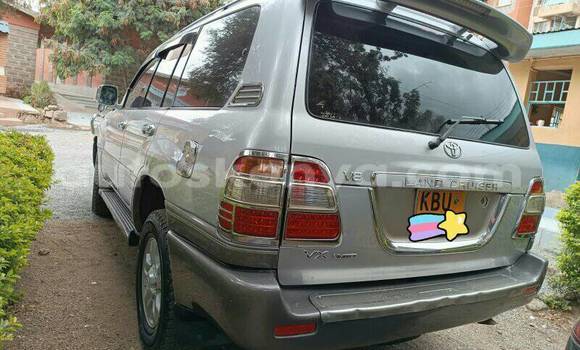 Nunua Ilio tumika Toyota Land Cruiser Fedha Gari ndani ya Nairobi nchini Nairobi Nunua Ilio tumika Toyota Land Cruiser Fedha Gari ndani ya Nairobi nchini Nairobi