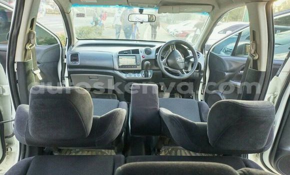 Nunua Ilio tumika Honda Stream Nyeupe Gari ndani ya Nairobi nchini Nairobi Nunua Ilio tumika Honda Stream Nyeupe Gari ndani ya Nairobi nchini Nairobi