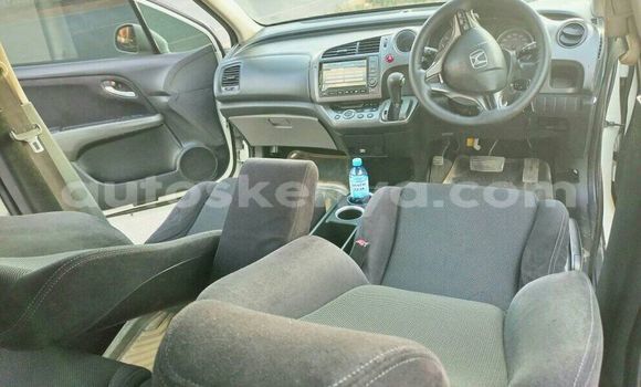 Nunua Ilio tumika Honda Stream Nyeupe Gari ndani ya Nairobi nchini Nairobi Nunua Ilio tumika Honda Stream Nyeupe Gari ndani ya Nairobi nchini Nairobi