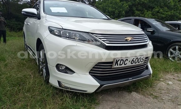Nunua Ilio tumika Toyota Harrier Nyeupe Gari ndani ya Nairobi nchini Nairobi