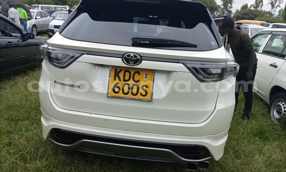 Nunua Ilio tumika Toyota Harrier Nyeupe Gari ndani ya Nairobi nchini Nairobi Nunua Ilio tumika Toyota Harrier Nyeupe Gari ndani ya Nairobi nchini Nairobi