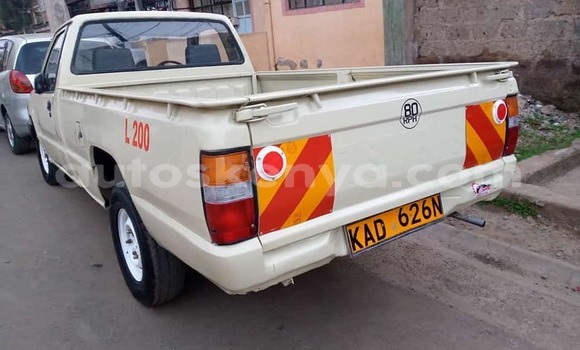 Nunua Ilio tumika Mitsubishi L200 Beige Gari ndani ya Nairobi nchini Nairobi Nunua Ilio tumika Mitsubishi L200 Beige Gari ndani ya Nairobi nchini Nairobi
