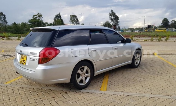 Oofamaa Subaru Legacy Silver Makiinaa iti Nairobi keessatti Nairobi keessatti
