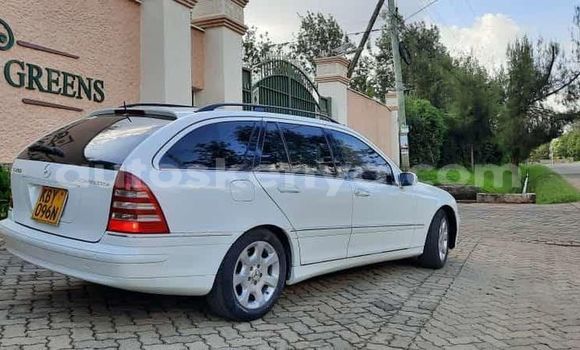 Nunua Ilio tumika Mercedes‒Benz C–Class Nyeupe Gari ndani ya Nairobi nchini Nairobi Nunua Ilio tumika Mercedes‒Benz C–Class Nyeupe Gari ndani ya Nairobi nchini Nairobi