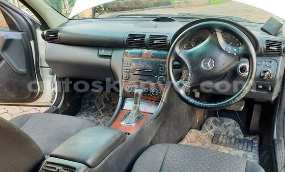 Nunua Ilio tumika Mercedes‒Benz C–Class Nyeupe Gari ndani ya Nairobi nchini Nairobi Nunua Ilio tumika Mercedes‒Benz C–Class Nyeupe Gari ndani ya Nairobi nchini Nairobi