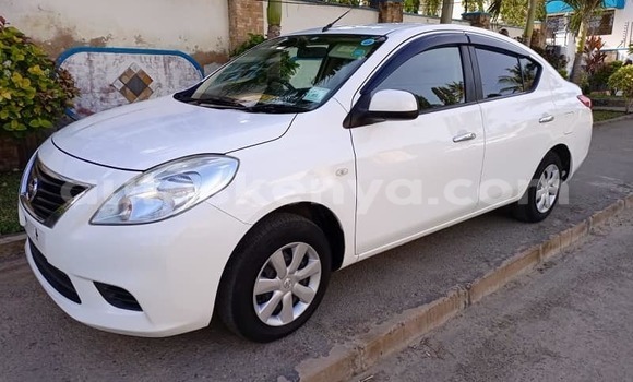 Nunua Ilio tumika Nissan tiida Nyeupe Gari ndani ya Nairobi nchini Nairobi