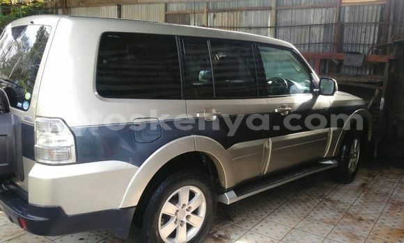 Nunua Ilio tumika Mitsubishi Pajero Beige Gari ndani ya Nairobi nchini Nairobi Nunua Ilio tumika Mitsubishi Pajero Beige Gari ndani ya Nairobi nchini Nairobi