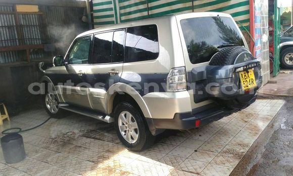 Nunua Ilio tumika Mitsubishi Pajero Beige Gari ndani ya Nairobi nchini Nairobi Nunua Ilio tumika Mitsubishi Pajero Beige Gari ndani ya Nairobi nchini Nairobi