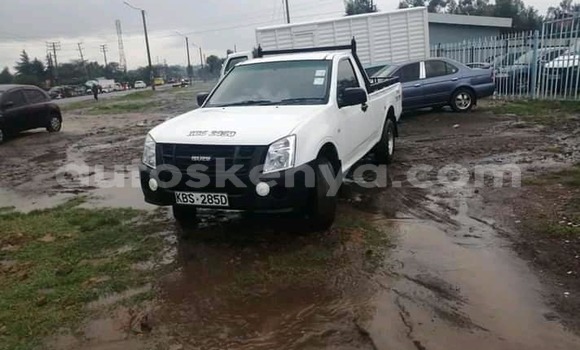 Nunua Ilio tumika Isuzu D–MAX Nyeupe Gari ndani ya Nairobi nchini Nairobi