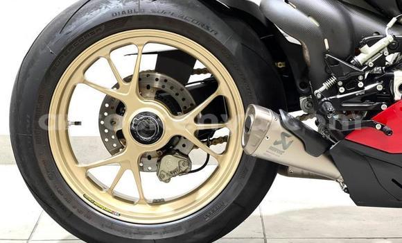 Nunua Ilio tumika Ducati Panigale Nyekundu Bike ndani ya Nairobi nchini Nairobi Nunua Ilio tumika Ducati Panigale Nyekundu Bike ndani ya Nairobi nchini Nairobi