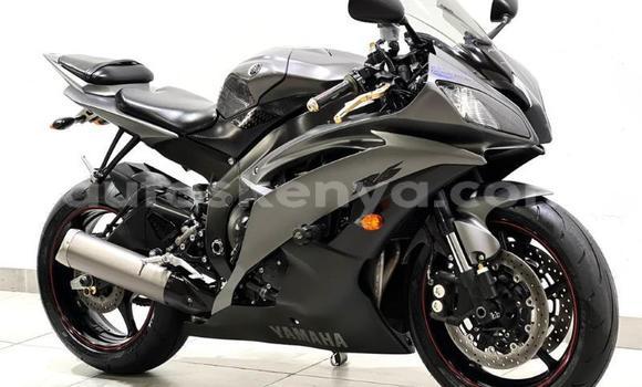 Oofamaa Yamaha YZ Silver Doqdoqqee iti Mombasa keessatti Coastal Kenya keessatti