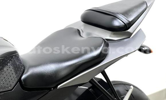 Nunua Ilio tumika Yamaha YZ Fedha Bike ndani ya Mombasa nchini Kenya ya Pwani Nunua Ilio tumika Yamaha YZ Fedha Bike ndani ya Mombasa nchini Kenya ya Pwani