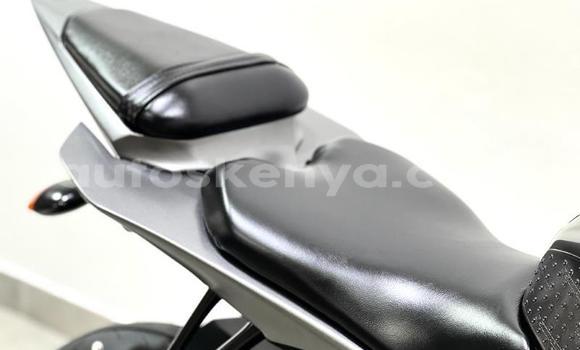 Nunua Ilio tumika Yamaha YZ Fedha Bike ndani ya Mombasa nchini Kenya ya Pwani Nunua Ilio tumika Yamaha YZ Fedha Bike ndani ya Mombasa nchini Kenya ya Pwani