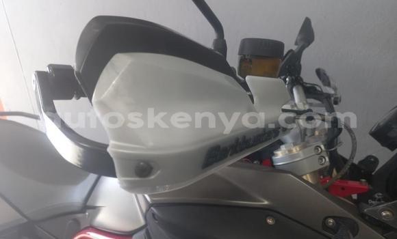 Nunua Ilio tumika BMW F 700 Nyeusi Bike ndani ya Mombasa nchini Kenya ya Pwani Nunua Ilio tumika BMW F 700 Nyeusi Bike ndani ya Mombasa nchini Kenya ya Pwani