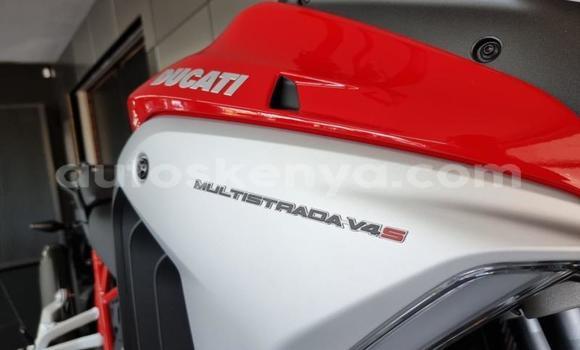 Nunua Ilio tumika Ducati Multistrada Nyekundu Bike ndani ya Mombasa nchini Kenya ya Pwani Nunua Ilio tumika Ducati Multistrada Nyekundu Bike ndani ya Mombasa nchini Kenya ya Pwani