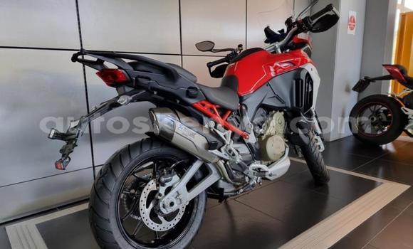 Nunua Ilio tumika Ducati Multistrada Nyekundu Bike ndani ya Mombasa nchini Kenya ya Pwani Nunua Ilio tumika Ducati Multistrada Nyekundu Bike ndani ya Mombasa nchini Kenya ya Pwani