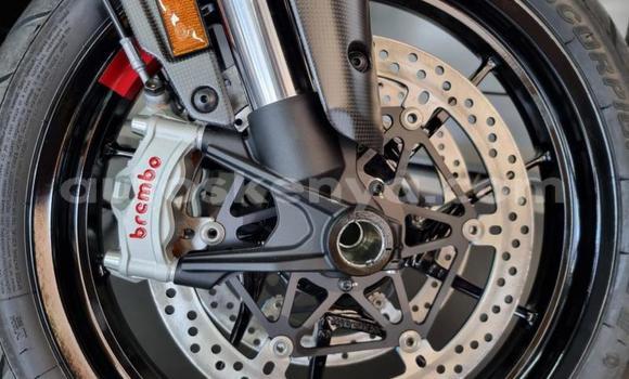Nunua Ilio tumika Ducati Multistrada Nyekundu Bike ndani ya Mombasa nchini Kenya ya Pwani Nunua Ilio tumika Ducati Multistrada Nyekundu Bike ndani ya Mombasa nchini Kenya ya Pwani