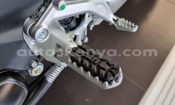 Nunua Ilio tumika Ducati Multistrada Nyekundu Bike ndani ya Mombasa nchini Kenya ya Pwani Nunua Ilio tumika Ducati Multistrada Nyekundu Bike ndani ya Mombasa nchini Kenya ya Pwani