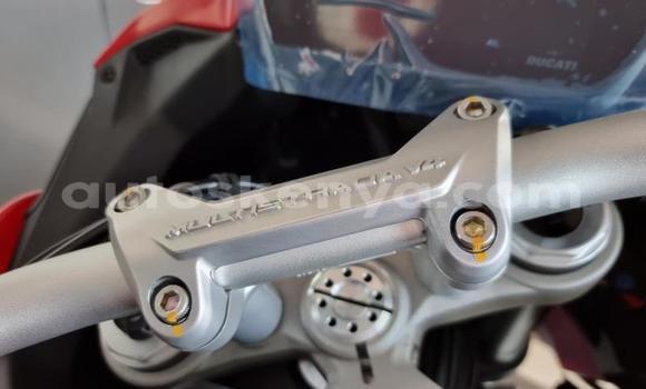 Nunua Ilio tumika Ducati Multistrada Nyekundu Bike ndani ya Mombasa nchini Kenya ya Pwani Nunua Ilio tumika Ducati Multistrada Nyekundu Bike ndani ya Mombasa nchini Kenya ya Pwani