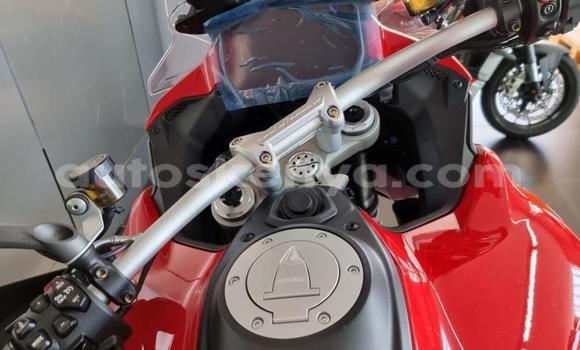 Nunua Ilio tumika Ducati Multistrada Nyekundu Bike ndani ya Mombasa nchini Kenya ya Pwani Nunua Ilio tumika Ducati Multistrada Nyekundu Bike ndani ya Mombasa nchini Kenya ya Pwani