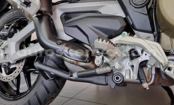 Nunua Ilio tumika Ducati Multistrada Nyekundu Bike ndani ya Mombasa nchini Kenya ya Pwani Nunua Ilio tumika Ducati Multistrada Nyekundu Bike ndani ya Mombasa nchini Kenya ya Pwani