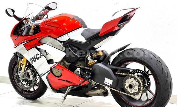 Nunua Ilio tumika Ducati Panigale Nyekundu Bike ndani ya Nairobi nchini Nairobi Nunua Ilio tumika Ducati Panigale Nyekundu Bike ndani ya Nairobi nchini Nairobi