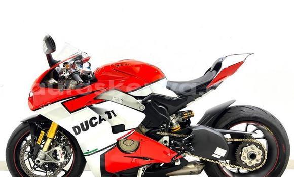 Nunua Ilio tumika Ducati Panigale Nyekundu Bike ndani ya Nairobi nchini Nairobi Nunua Ilio tumika Ducati Panigale Nyekundu Bike ndani ya Nairobi nchini Nairobi
