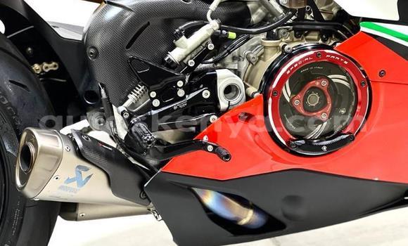 Nunua Ilio tumika Ducati Panigale Nyekundu Bike ndani ya Nairobi nchini Nairobi Nunua Ilio tumika Ducati Panigale Nyekundu Bike ndani ya Nairobi nchini Nairobi