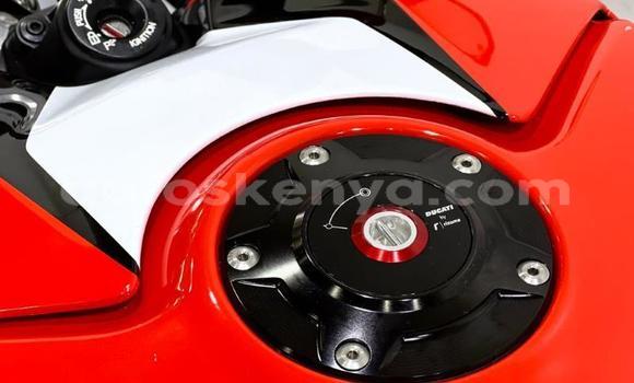 Nunua Ilio tumika Ducati Panigale Nyekundu Bike ndani ya Nairobi nchini Nairobi Nunua Ilio tumika Ducati Panigale Nyekundu Bike ndani ya Nairobi nchini Nairobi