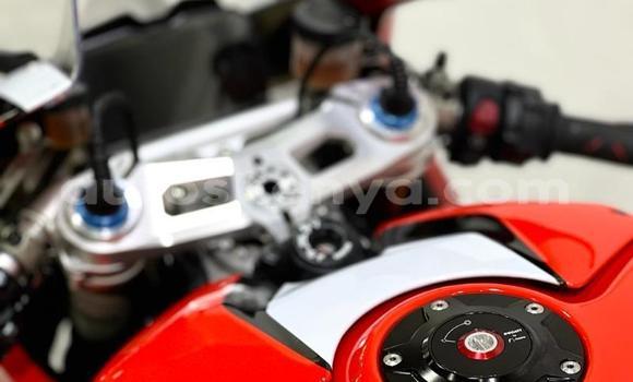 Nunua Ilio tumika Ducati Panigale Nyekundu Bike ndani ya Nairobi nchini Nairobi Nunua Ilio tumika Ducati Panigale Nyekundu Bike ndani ya Nairobi nchini Nairobi