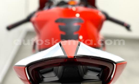 Nunua Ilio tumika Ducati Panigale Nyekundu Bike ndani ya Nairobi nchini Nairobi Nunua Ilio tumika Ducati Panigale Nyekundu Bike ndani ya Nairobi nchini Nairobi