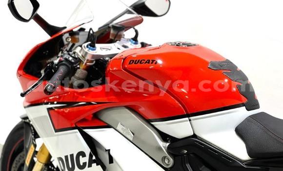 Nunua Ilio tumika Ducati Panigale Nyekundu Bike ndani ya Nairobi nchini Nairobi Nunua Ilio tumika Ducati Panigale Nyekundu Bike ndani ya Nairobi nchini Nairobi