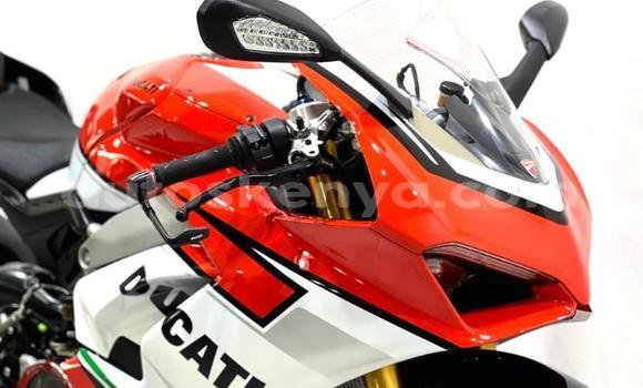 Nunua Ilio tumika Ducati Panigale Nyekundu Bike ndani ya Nairobi nchini Nairobi Nunua Ilio tumika Ducati Panigale Nyekundu Bike ndani ya Nairobi nchini Nairobi