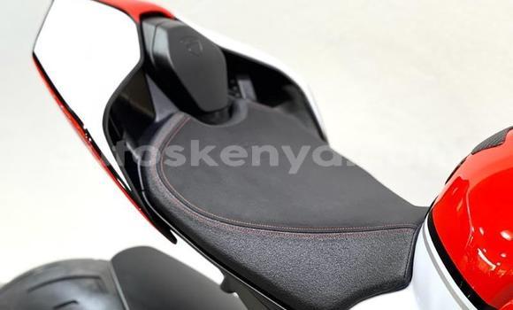 Nunua Ilio tumika Ducati Panigale Nyekundu Bike ndani ya Nairobi nchini Nairobi Nunua Ilio tumika Ducati Panigale Nyekundu Bike ndani ya Nairobi nchini Nairobi