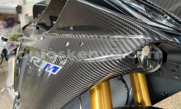 Nunua Ilio tumika Yamaha R1 Nyeusi Bike ndani ya Nairobi nchini Nairobi Nunua Ilio tumika Yamaha R1 Nyeusi Bike ndani ya Nairobi nchini Nairobi
