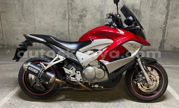 Oofamaa Honda VFR Red Doqdoqqee iti Mombasa keessatti Coastal Kenya keessatti Oofamaa Honda VFR Red Doqdoqqee iti Mombasa keessatti Coastal Kenya keessatti
