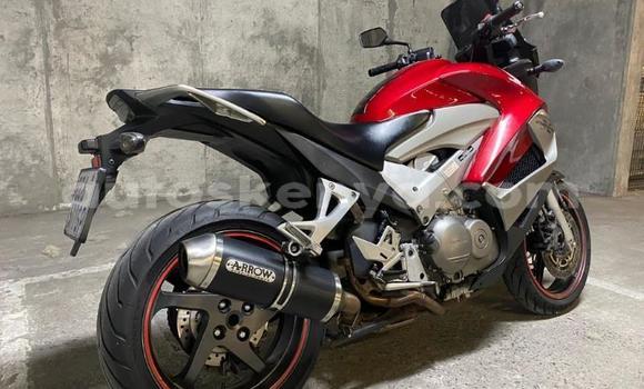 Nunua Ilio tumika Honda VFR Nyekundu Bike ndani ya Mombasa nchini Kenya ya Pwani Nunua Ilio tumika Honda VFR Nyekundu Bike ndani ya Mombasa nchini Kenya ya Pwani