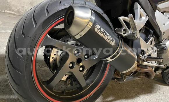 Nunua Ilio tumika Honda VFR Nyekundu Bike ndani ya Mombasa nchini Kenya ya Pwani Nunua Ilio tumika Honda VFR Nyekundu Bike ndani ya Mombasa nchini Kenya ya Pwani