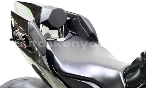 Nunua Ilio tumika Kawasaki H Nyeusi Bike ndani ya Nairobi nchini Nairobi Nunua Ilio tumika Kawasaki H Nyeusi Bike ndani ya Nairobi nchini Nairobi