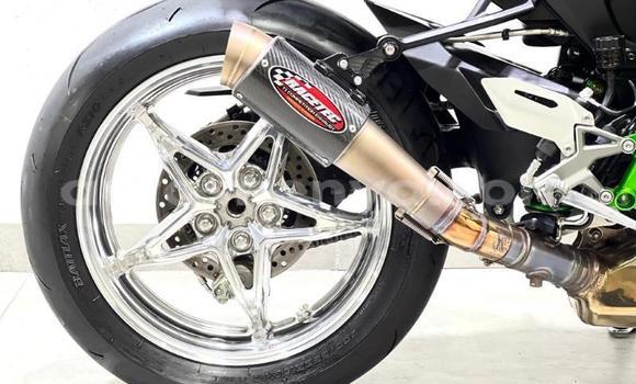 Nunua Ilio tumika Kawasaki H Nyeusi Bike ndani ya Nairobi nchini Nairobi Nunua Ilio tumika Kawasaki H Nyeusi Bike ndani ya Nairobi nchini Nairobi