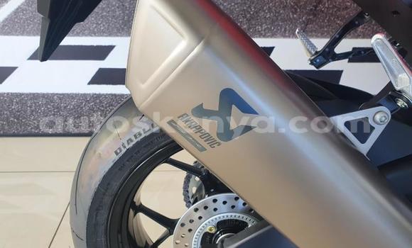 Nunua Ilio tumika Honda CBR 1000 RR Nyekundu Bike ndani ya Mombasa nchini Kenya ya Pwani Nunua Ilio tumika Honda CBR 1000 RR Nyekundu Bike ndani ya Mombasa nchini Kenya ya Pwani