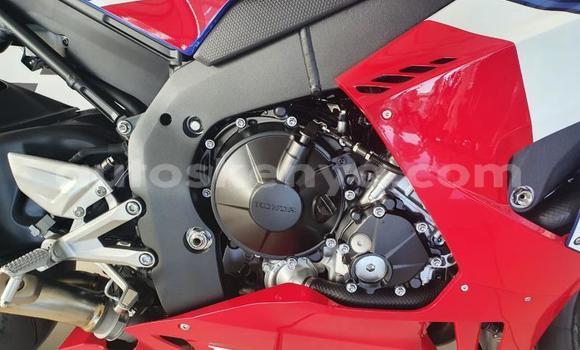 Nunua Ilio tumika Honda CBR 1000 RR Nyekundu Bike ndani ya Mombasa nchini Kenya ya Pwani Nunua Ilio tumika Honda CBR 1000 RR Nyekundu Bike ndani ya Mombasa nchini Kenya ya Pwani